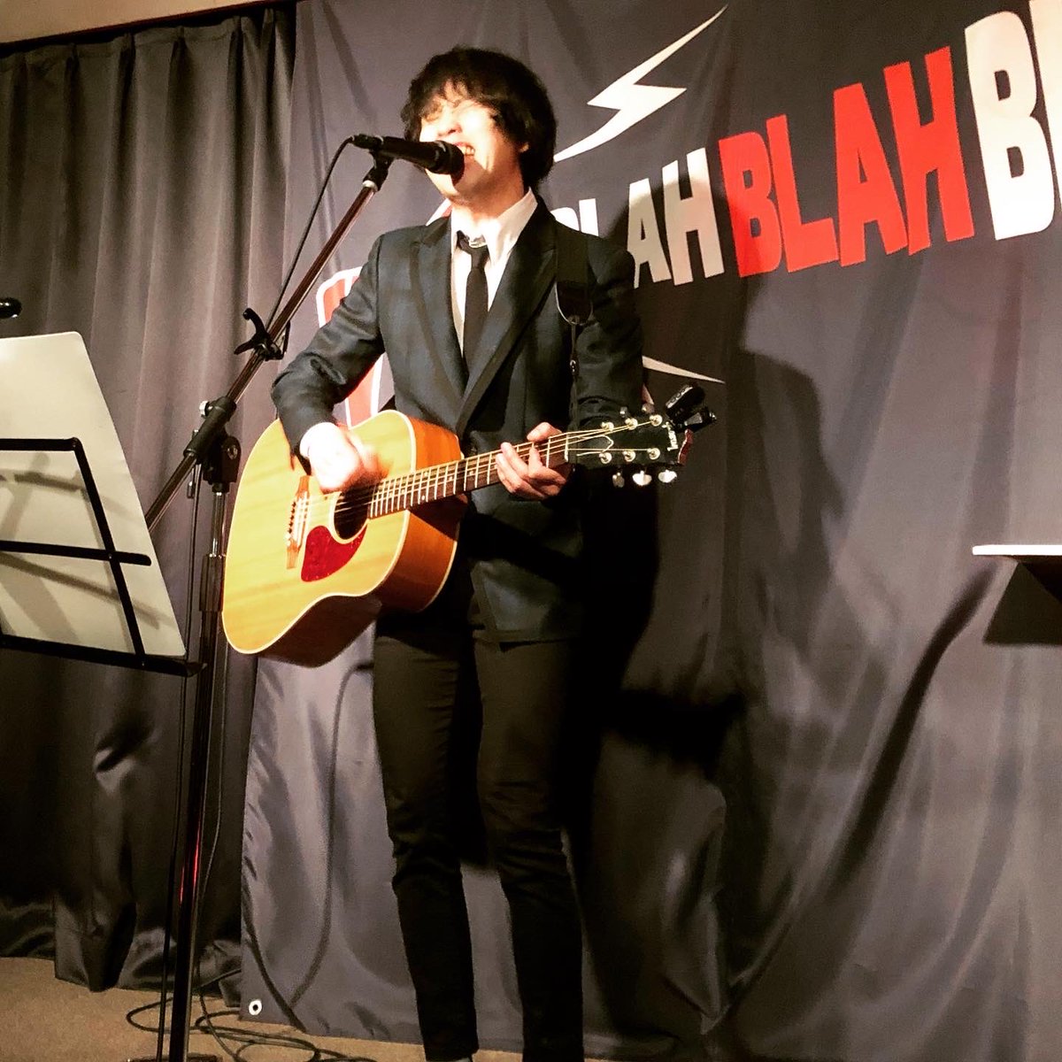 NWBLAHBLAHBLAH's tweet photo. 2021年3月28日（日）

“町田直隆ワンマンライブ”

【出演】
#町田直隆（#moke(s)、#WORLDJUNK）

グッと心に訴えかける説得力のある歌詞と演奏❗️その熱量半端なく素晴らしい演奏‼️

配信
https://t.co/98aPhJN0pD
アーカイブ4月11日(日)まで

https://t.co/HIM8ZazHnH https://t.co/uTnR1W3Ugh