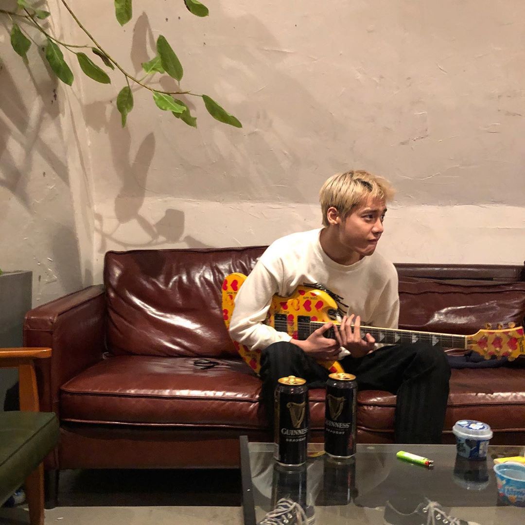 aroundbin's tweet photo. happy bday my one and only rockstar🖤
 
#애들아오늘제원생일이다
#ONEPrivateDay
#OnlyRockStarBirthday https://t.co/6XaWDFwnv8