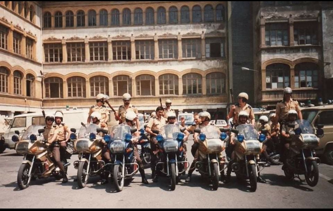 RayosAlicante's tweet photo. Honra a aquellos que te precedieron y trabaja para dejar tu impronta a aquellos que te sucederán. 
#CRG #CompañiaReservaGeneral #PoliciaNacional #Maderos #GrupoDeMotos https://t.co/iw3mMygIvc