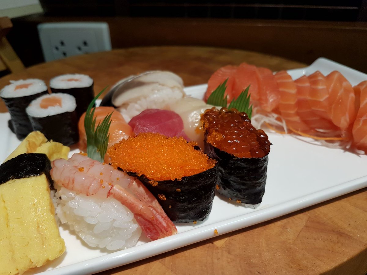 ChefKenHom's tweet photo. Bangkok-foodie paradise not just for Thai food but Japanese too. There's a large Japanese expat community &amp; Thais love it. It's easy to buy quick sushi food in supermarkets. Fresh, authentic, affordable, healthy light meal-no work-washed down w/ sake! #bangkok #japfood #sake https://t.co/AWmtNwdrLI