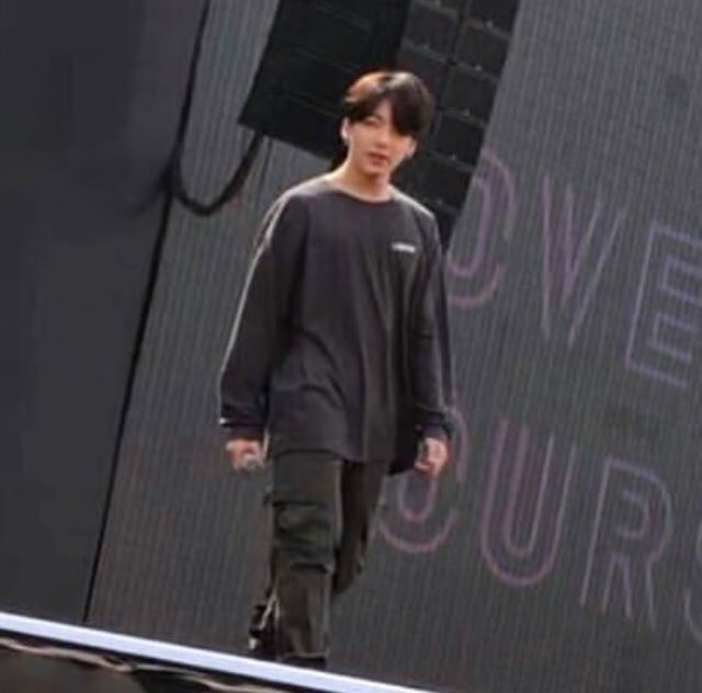 jinkookfolder's tweet photo. sound check jungkook hits different.. https://t.co/32lrOinjrK