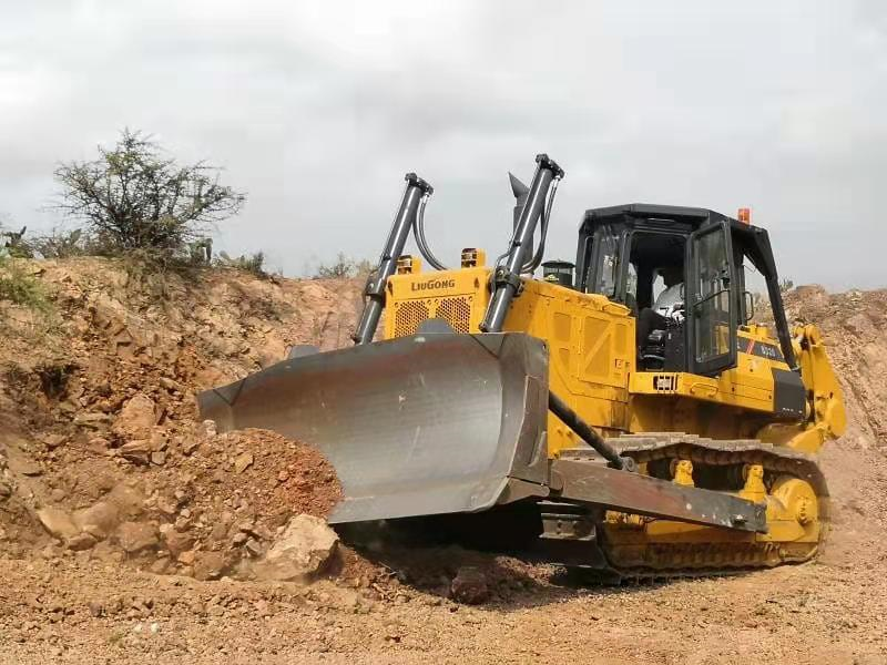 LiuGongME's tweet photo. LiuGong B320 Bulldozer in Ethiopia.
Endurance and Effectiveness combined with Efficiency even under the toughest material and climate conditions.

#ethiopia #bulldozer #endurance #efficiency #power #northafrica https://t.co/LXS0yCauS3