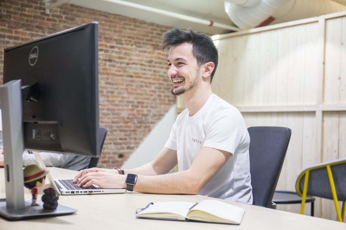 GoogleStartupES's tweet photo. “Utilizamos la tecnología y la magia de las cosas tangibles para que te sientas cerca de los tuyos”, @JavierJRueda, Cofundador.

La digitalización ha hecho que la sociedad haya migrado a compras online y Tot-em era una forma de llegar a los seres queridos durante la cuarentena. https://t.co/kCCB0DGTBb