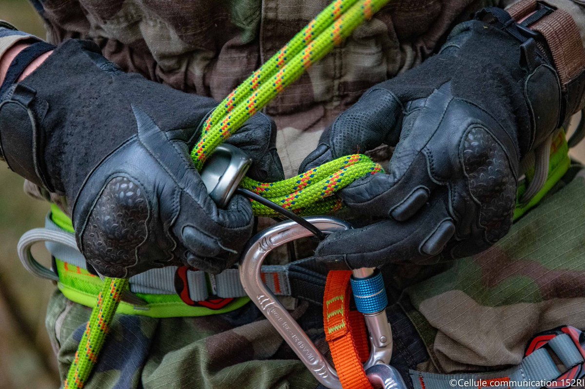 152eRI's tweet photo. #MondayMotivaton 
Début d’une nouvelle semaine ?
En avant !

#152ri #diablesrouges #fantassin
@armeedeterre @armeeszne @7e_brig_blindee https://t.co/JX63aed7C9