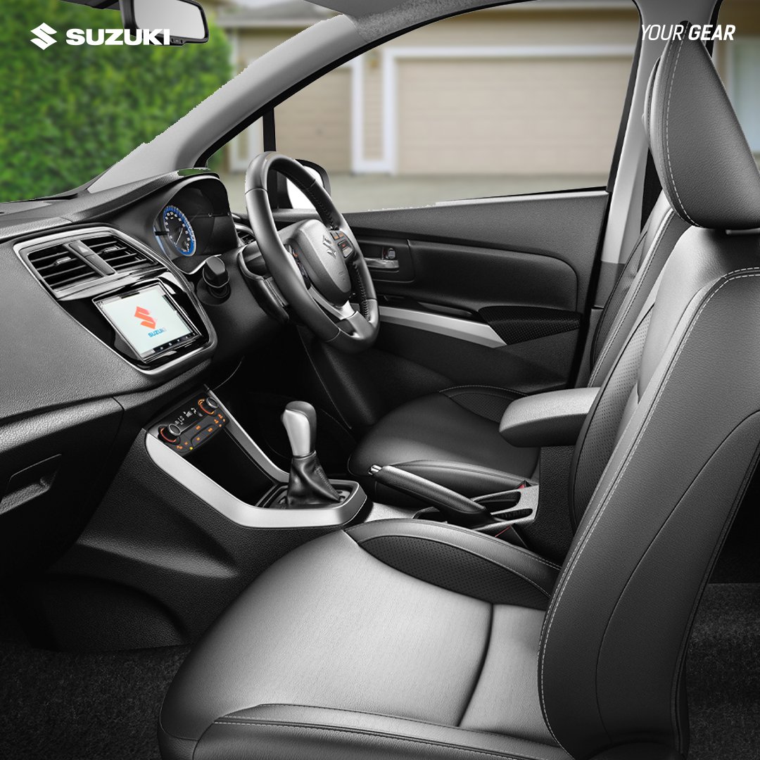 SuzukiIndonesia's tweet photo. Kemewahan gak cuma terlihat dari eksteriornya aja, tapi juga pada sisi interior New SX4 S-Cross dengan jok yang berbalut kulit premium.

#Suzuki #SuzukiIndonesia #YourGear #AutoAwesome #NewSX4SCross https://t.co/5DUpyV1o6t
