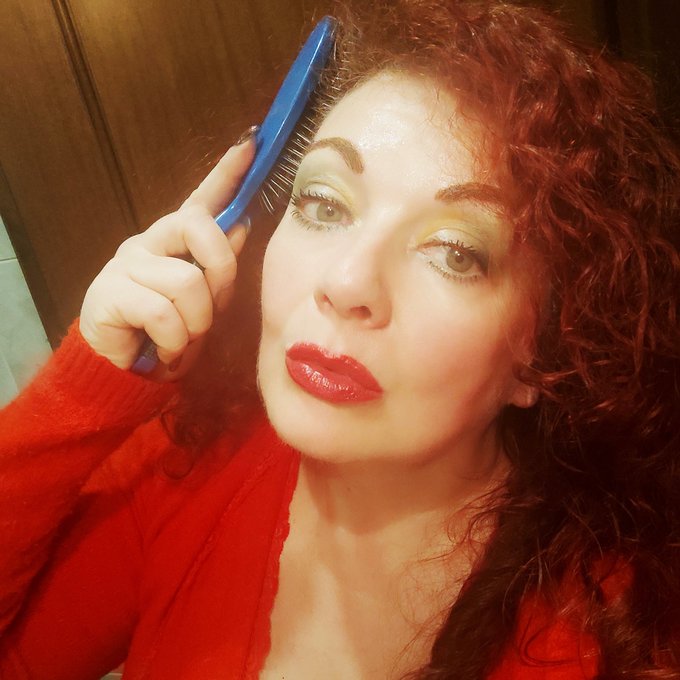 Inizio la giornata pettinandosi e vi mando tantissimi 💋💋💋💋 @OnlyFans #phworty #model #ilmondodiatlantisclub<a href="/tag/model"class="tags"><span>#model</span></a><a href="/tag/actress"class="tags"><span>#actress</span></a><a href="/tag/sexy"class="tags"><span>#sexy</span></a><a href="/tag/star"class="tags"><span>#star</span></a><a href="/tag/artist"class="tags"><span>#artist</span></a><a href="/tag/milf"class="tags"><span>#milf</span></a><a href="/tag/pornostar"class="tags"><span>#pornostar</span></a>