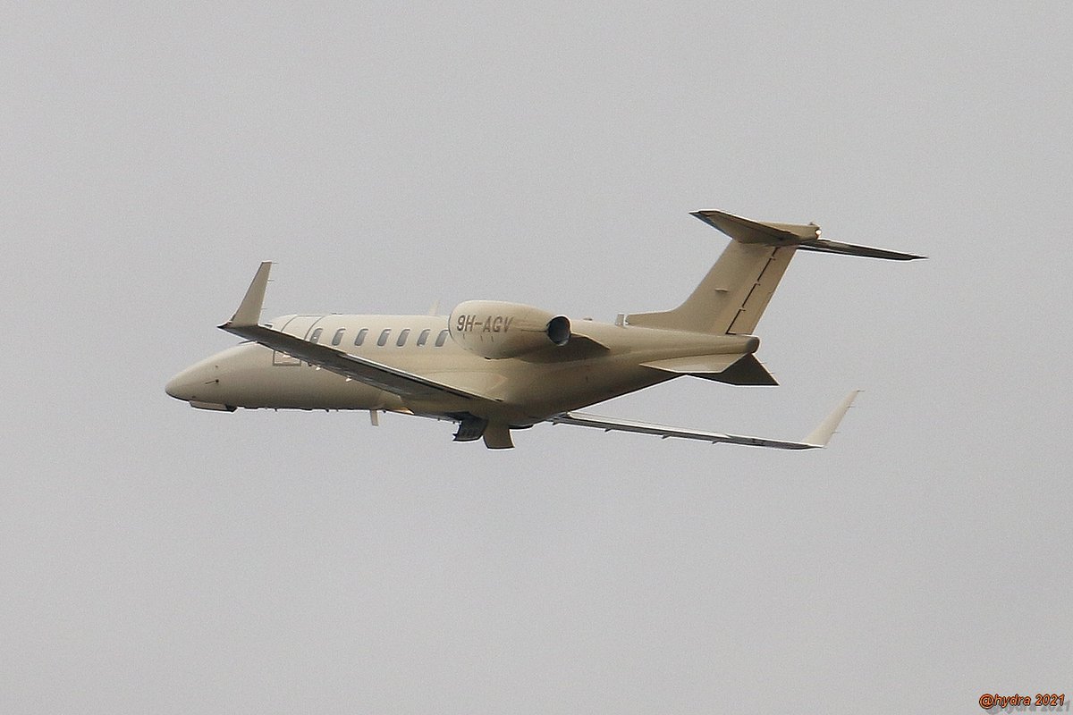 hydra_66's tweet photo. 🇲🇹9H-AGV  en courte escale à #Perpignan vendredi
via #FlightAware   #LearJet40 https://t.co/QEj4XhXoHw