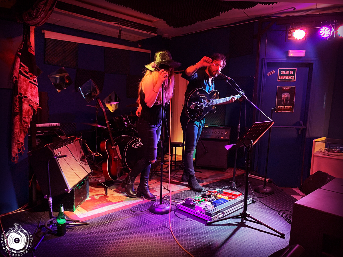 Por aquí unas fotos de Enredarte Móstoles!😉✊ De verdad mil gracias a tod@s por estar!🎼🎼 VIVA LA PINCHE VIDA!!!
.
.
.
.
.
.
#concierto #musica #music #concierto #rock #livemusic #live #cantante #show #singer #musicaenvivo #concierto #letyferch  #Katarirecords #lorenzoinfexion