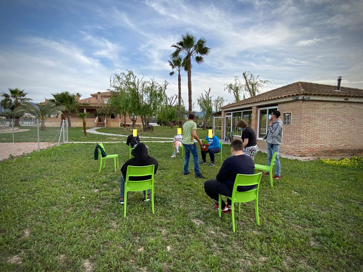 AlboresMurcia's tweet photo. ✅#ProyectoCySNE➡️Nuevo Centro de Día para intervención con #jóvenes y sus #familias..
Un espacio seguro y dinámico para realizar actividades orientadas a la regulación emocional y promoción de la resiliencia desde la teoría polivagal y del apego. https://t.co/e48pqgy6AI