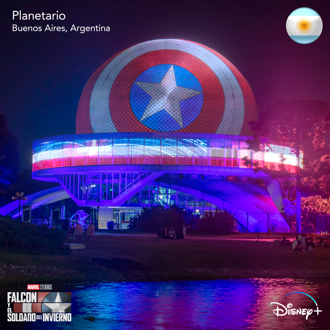 HomemadeMk's tweet photo. Para el lanzamiento de #FalconYElSoldadoDeInvierno🦸 el equipo #Disney proyectó el escudo del #CapitánAmérica🎯en puntos famosos del mundo, como el #LondonEye🎡. ¡Usando la técnica #ProjectionMapping, el truco dio resultados espectaculares!

#Publicidad #Marketing #OOH #Marvel https://t.co/5nt0HEyDXA
