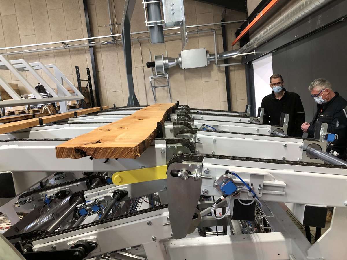 Manubois était la semaine passée au Danemark chez System TM pour réceptionner la nouvelle ligne de débit.
Scies, scanners, déligneuses,... un ensemble haute performance pour pour plus de productivité et de qualité.
#performance #woodworking #beech