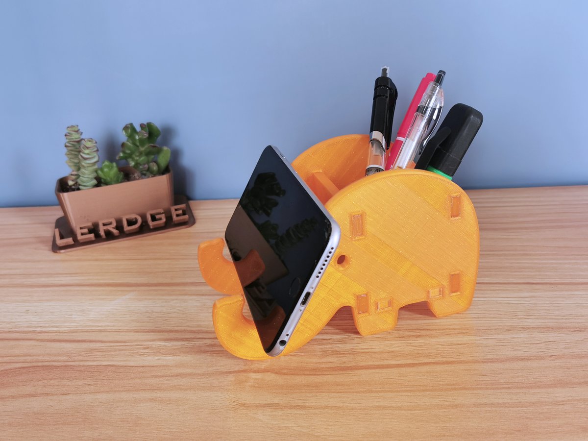 lerdge's tweet photo. #Lerdge #3D #printer Cute and practical elephant.😎 https://t.co/VQ2g9xwtpu