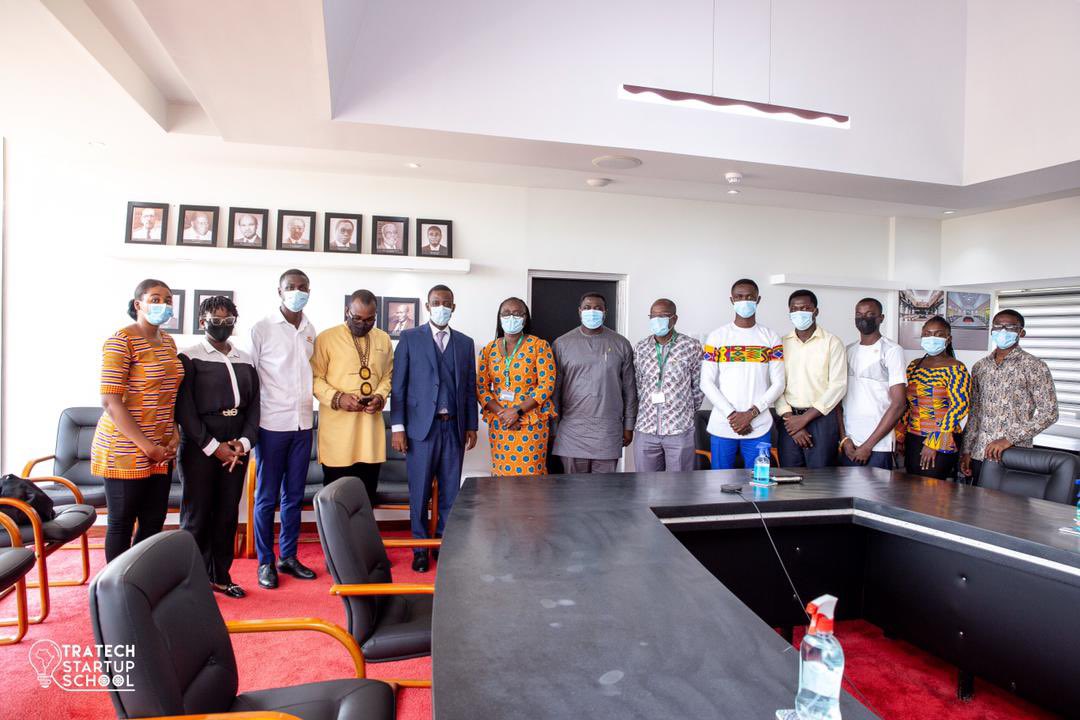 comfort_awuah_'s tweet photo. It was an honour meeting the Vice Chancellor of @KNUSTGH at the #tratechstartupschool
#KNUSTSRC #Comfort4Generalsec https://t.co/bFS3kwdgVT