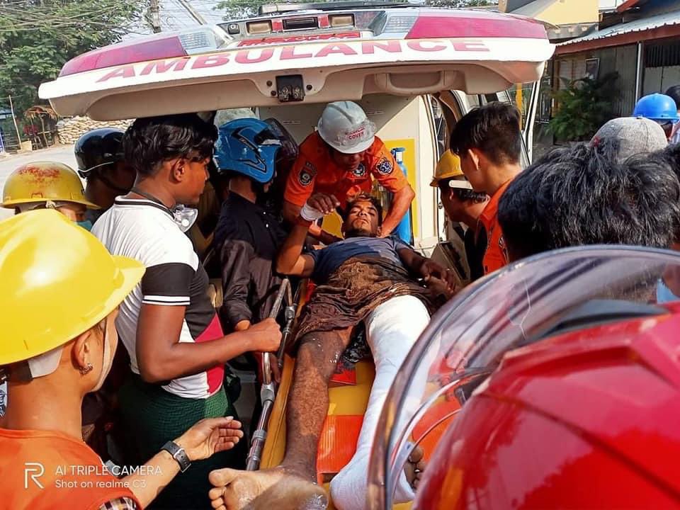 thiri_heather's tweet photo. South Dagon, military terrorists are using big weapons like RPGs and grenades to the neighbourhood housings today,many reported dead and many are in critical situation.

JUNTA MASSACRE
@freya_cole @TostevinM @RapporteurUn 
#Mar29Coup
#WhatIsHappeningInMyanmar https://t.co/9QhCbBuIpl