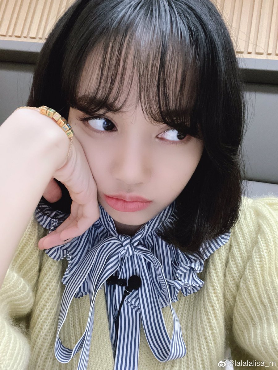 lalisaholic's tweet photo. Cutie selca from Lisa!
#LISA #리사 https://t.co/PrHdBPUVWa
