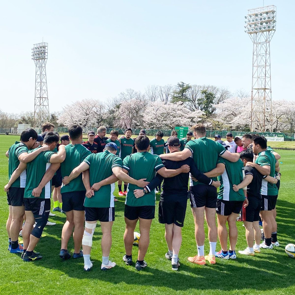 toyotaverblitz's tweet photo. Warming up✅✅✅
March 2021

#herewego 
#backintoit

#トヨタ自動車ヴェルブリッツ
#toyotaverblitz
#ヴェルブリッツ
#verblitz
#トップリーグ
#topleague
#ラグビー https://t.co/k50mD7jW1K