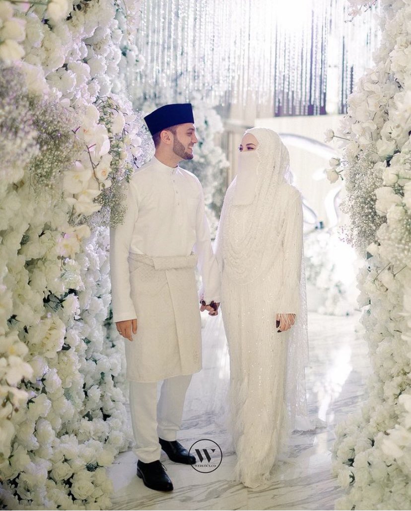 Neelofa's tweet image. Looking back at these photos makes me the happiest person. Thank you Wedlocx.Co for capturing these beautiful moments 🤍