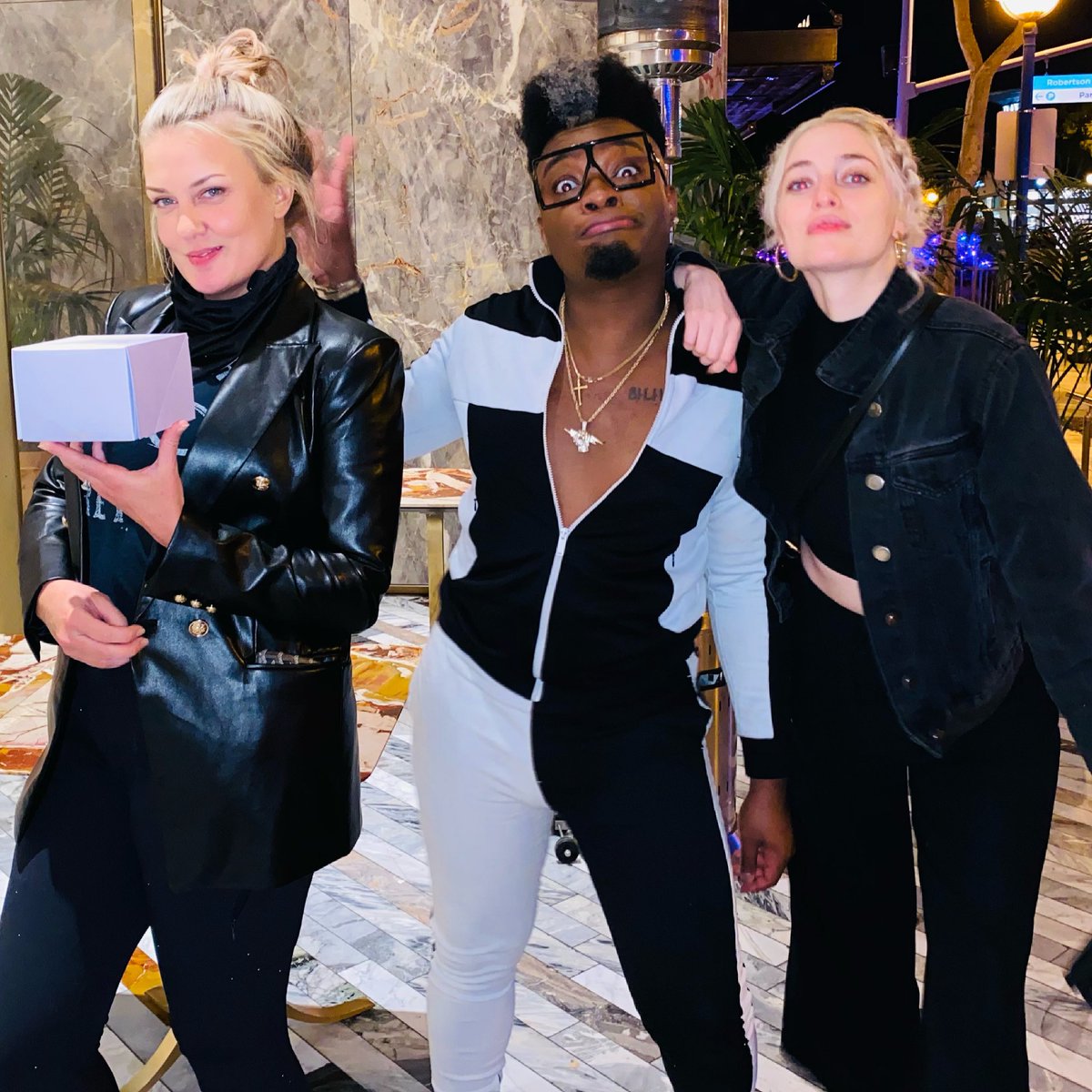 HeIsOliverTwiXt's tweet photo. I love coming to Los Angeles ๐ I love entertaining my friends ๐
๐พ๐
#MakeItThroughTheDay @joaniesprague_ & Jenah #ANTM ๐ฅโผ๏ธ https://t.co/brZIsK6QF7