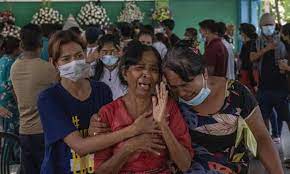 KenRoth's tweet photo. Fear of the violence unleashed by the Myanmar junta is giving way to fury that the generals would order the country's children and young people shot to preserve their power and privilege. https://t.co/DRdgVY0wDX https://t.co/DZDHVDpztp