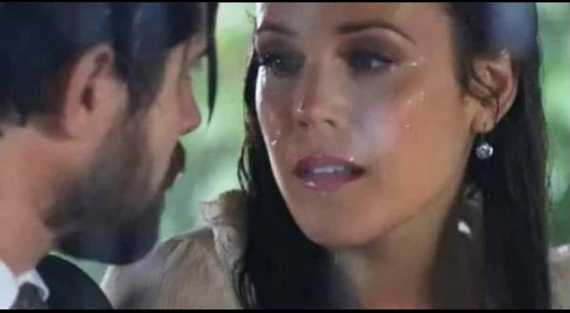 jess81010's tweet photo. @erinkrakow @ChrisMcNally_ @hallmarkchannel @SCHeartHome So much lip staring going on, so spicy, and there was disheveled Lucas. 😏🥰🔥 #WeWantMorePlease #Hearties #LipStaring #TeamElizabeth #TeamLucas #LucaBeth #TeamSpicy https://t.co/2gI1o2JuJ6