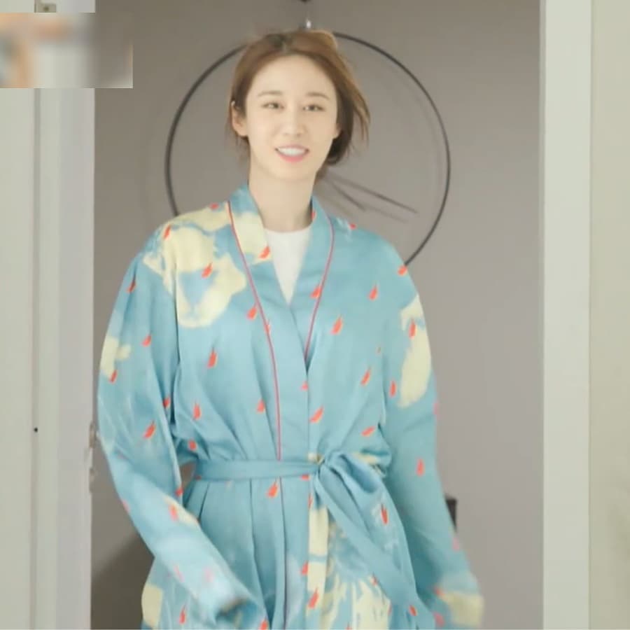 layeon_japan's tweet photo. T-ARA(ジヨン、ヒョミン、ウンジョン)が
テレビ番組(ON&amp;OFF)出演時に着用した
freiknockのパジャマ👚
韓国のアパレルブランドの一つです🥰

プリントが鮮やかですよね😊

#freiknock #フライノック #パジャマ #ガウン #ティアラ #オンアンドオフ #韓国ファッション #韓国美容 #韓国情報 https://t.co/CQnTIu3A3U