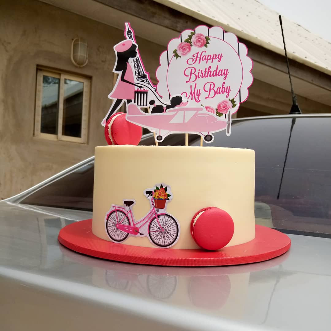 cakesbyruthieee's tweet photo. PARIS💞💕 It's a new week with new opportunities #macaron #macarons #pariscake #buttercreamcakes #paristheme pls kindly RT 🙏🏾🙏 https://t.co/bmZWapFve2