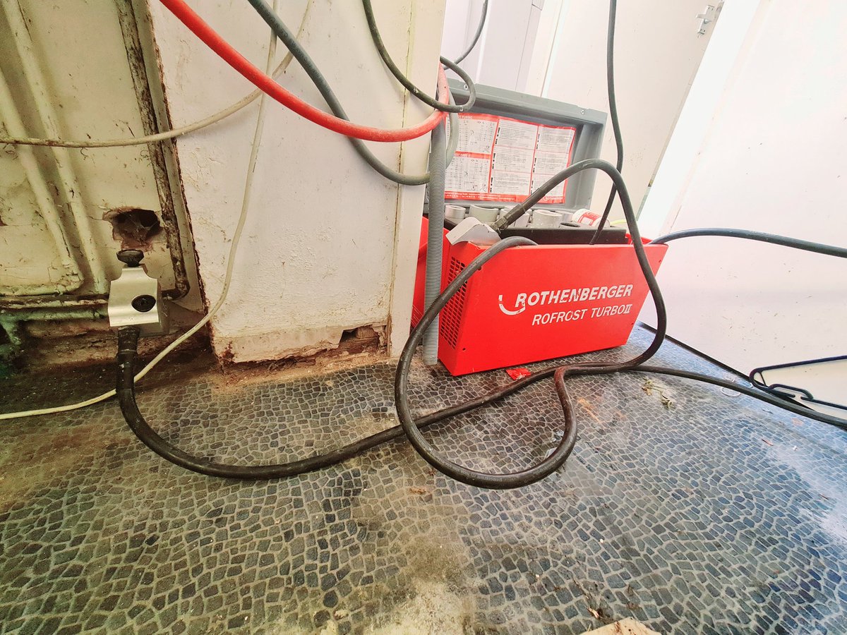 ZebraPSLtd's tweet photo. No stop tap.. no problem! 
The @RothenbergerUk Turbo 2 is a brilliant bit of kit that we like to keep in the van as often as possible, works very well on both domestic and commercial pipework 👌

#rothenberger #plumbers #freezekit #pipefreeze https://t.co/PDXKGFeYMu