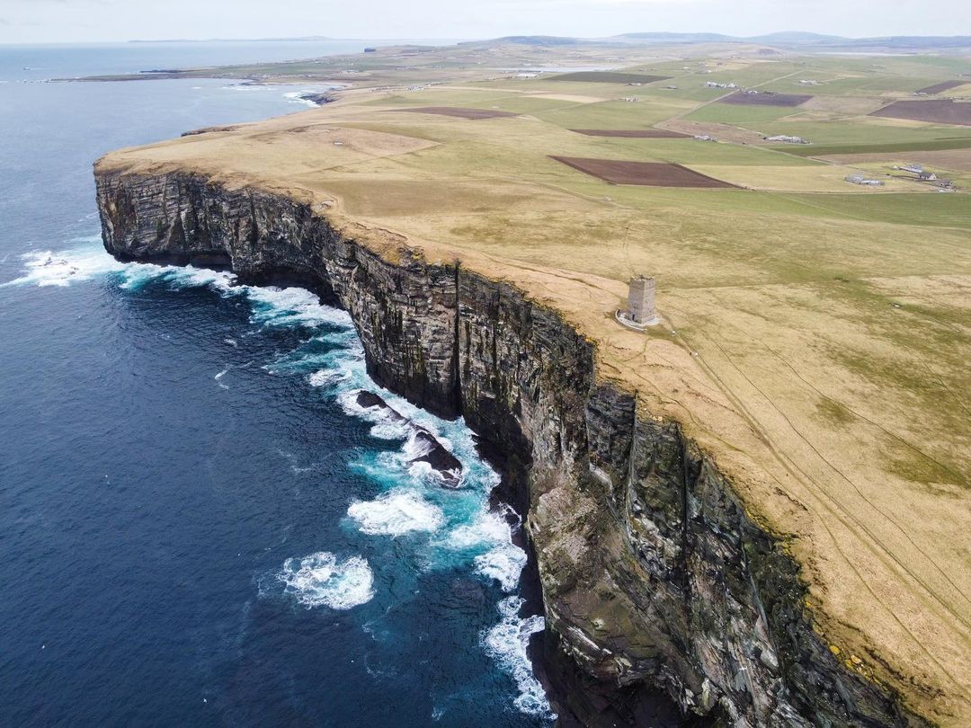 The wild west coast of the #Orkney mainland NEVER disappoints 😍 
📍 Marwick Head, Orkney
📸 by instagram.com/capturingorkney
#LoveOrkney #OnlyInScotland