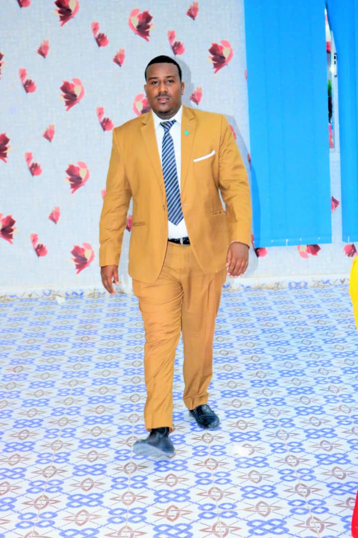 ''Somalia Meel fiican ayay hadda Joogtaa markiiloo bar bardhigo 30kii sano ee lasoo dhaafey,  waxay u baahan tahay in horey loo sii socdo ee uma baahna in dib loo ciliyo''
<a href="/SaidShIsse1/">Said Sh Isse</a> <a href="/AbdirahmanDahr/">Abdirahman Dahir Ali</a> <a href="/Bucurde4/">Bucurde</a> <a href="/Ibrahim19952850/">Ibrahim Abdi</a> <a href="/Dr_dhagacade/">Abdirahmaan Dhagacade🇸🇴</a>