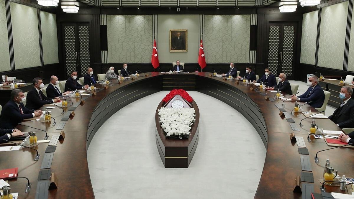 Sol__Yumruk's tweet photo. Ortada bir cenaze var kalkması gerek.!
Cumhurbaşkanlığı Kabinesi https://t.co/IatWXR6eWe