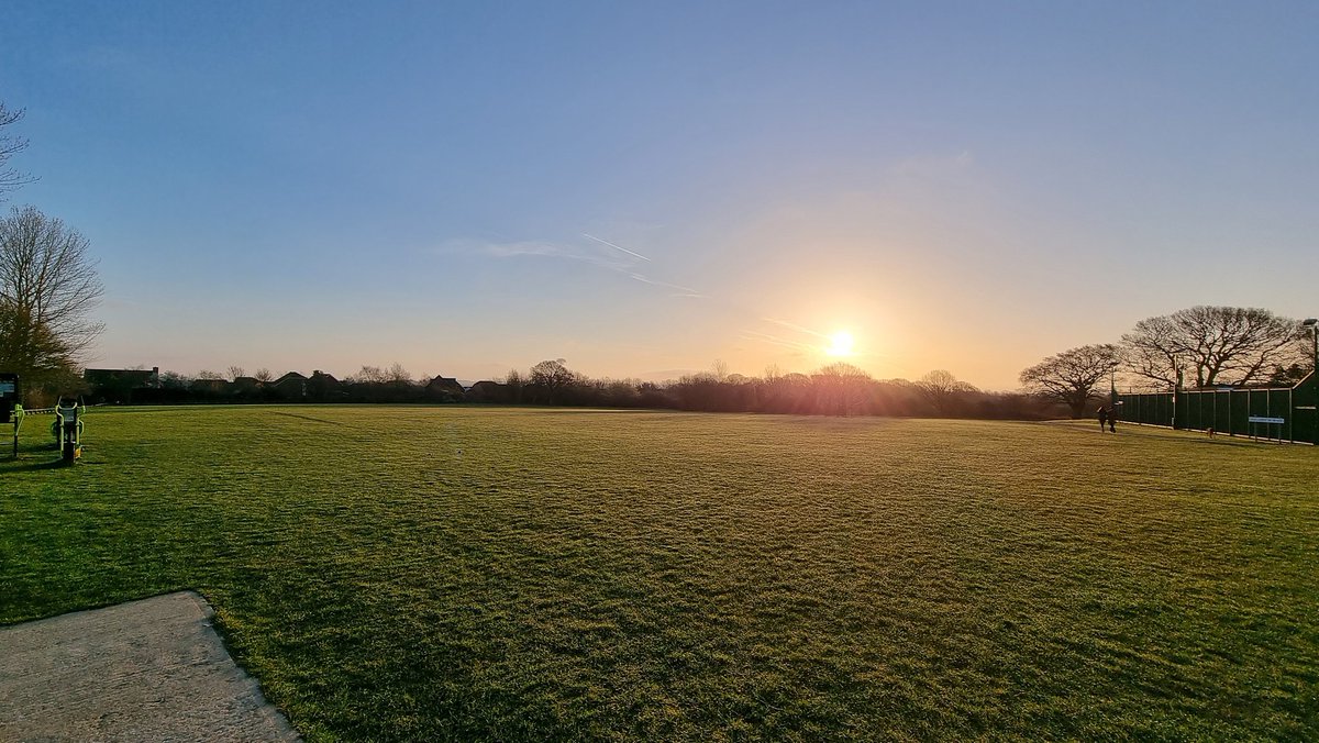 TwilightN3twork's tweet photo. What a beautiful day for an early 6k walk in the #Kent countryside, listening to my latest audiobook, Rising Strong by Brene Brown 

How are you starting your week?

#youdoyou #youdoyoupersonaldevelopment #personaldevelopment #inspiration  #MotivationalMonday #motivationmonday https://t.co/LwjsHp3zBm