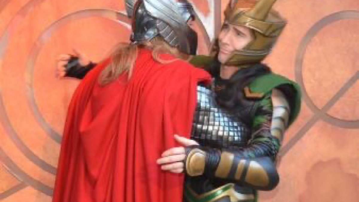 RT @hometoharryx: Disneyland Thor and Loki fixed that ending scene in Thor Ragnarok for us. everyone say thank you https://t.co/W7vNAxsKsQ