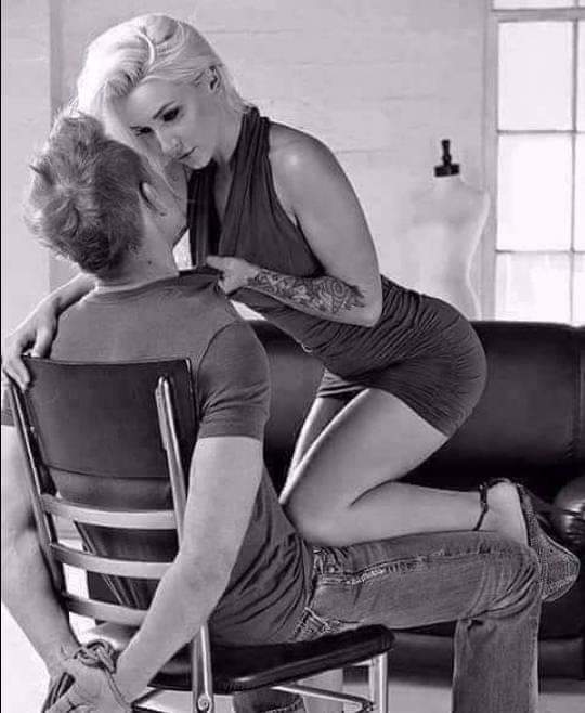 MistressKatia's tweet photo. وأن قدمت لي روحك لا يكفيني ولا يرضي غروري..
مثل النار والماء
لا خضوعك يشبعني ولا ما تفعل يرضيني 
#queen_kati 👑 https://t.co/SdiOjI7PL1