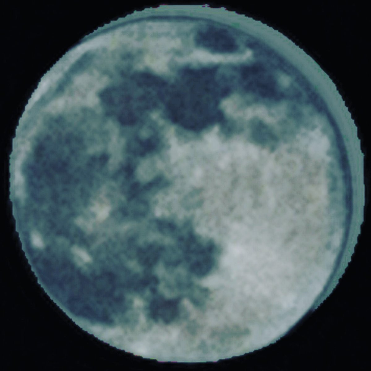 SoundmaxDJlive's tweet photo. Tonight's moon. Second shot is cool although camera moved slightly. @globalbc #moon #tonightssky #nightsky #moons #southsurrey #yvr #vancity https://t.co/8WkoavFHj4 #astronomy #space #nasa #virginspace #space #nightphotography #surreybc #photographer #nightskies https://t.co/gKqocGv9wD