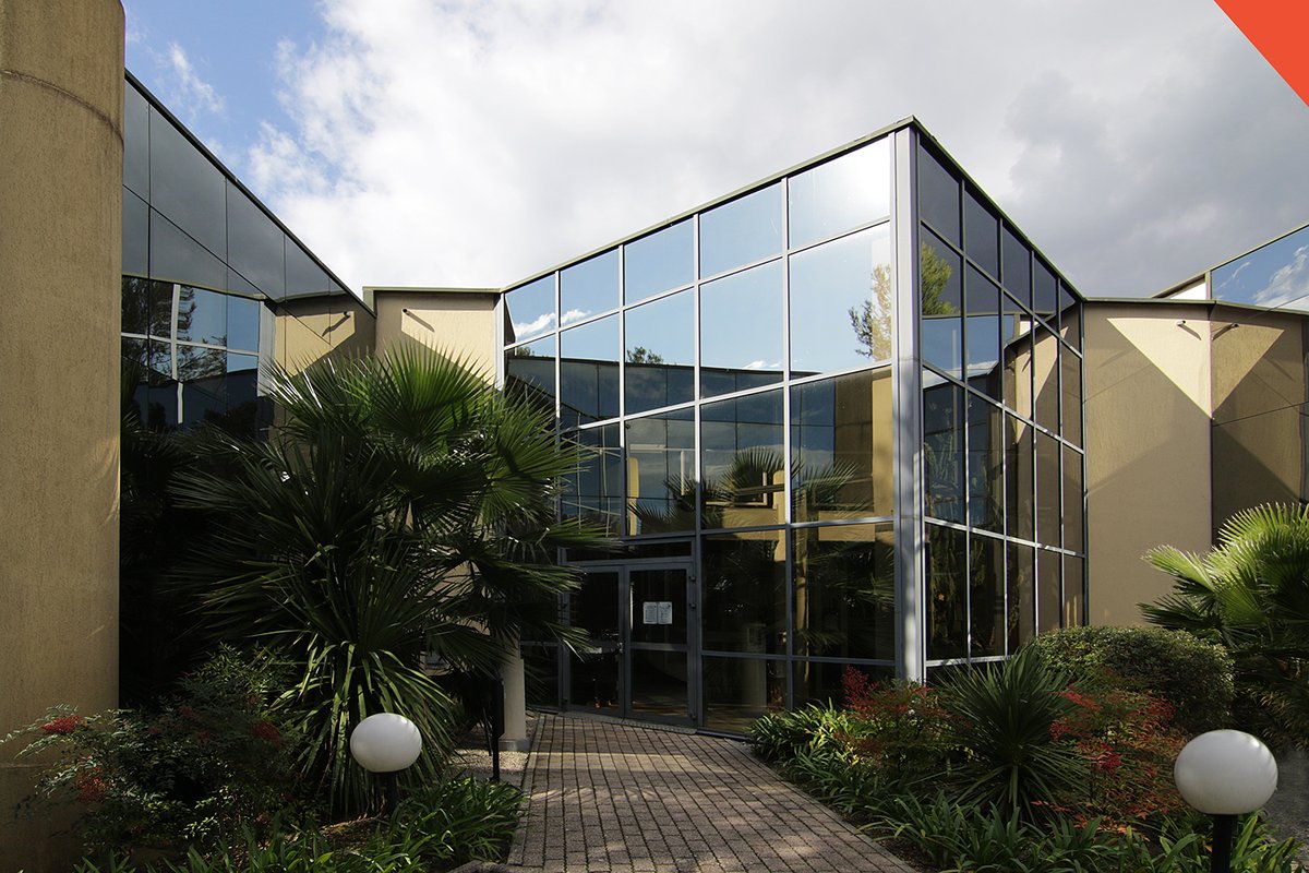 ValimmoReim's tweet photo. Ensemble de bureaux à la Zone des Moulins à Sophia Antipolis, #Asteropolis est situé dans un cadre calme et verdoyant.
Les bureaux sont situés à proximité des axes routiers principaux et des commerces.
https://t.co/xH3yymE0Gd
#VALIMMO #SophiaAntipolis #Location #Bureaux https://t.co/TFi61hyuwQ
