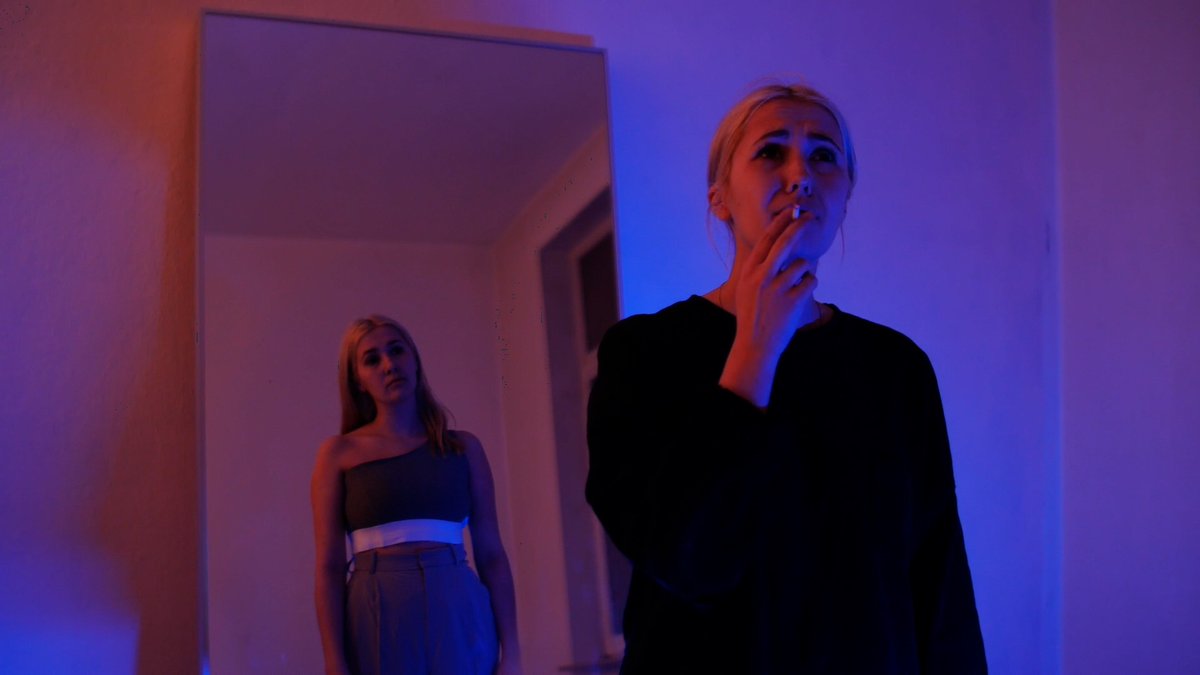 Vier Studierende haben sich mit sich selbst und der Aufgabe „Screen Yourself“ auseinandergesetzt – das Ergebnis ist eine Serie eindrucksvoller #Kurzfilme.
hawk.de/de/newsportal/…
<a href="/h1fernsehen/">h1 - Fernsehen</a> zeigt alle vier Kurzfilme am Karfreitag, 2. April, ab 21:15 Uhr.