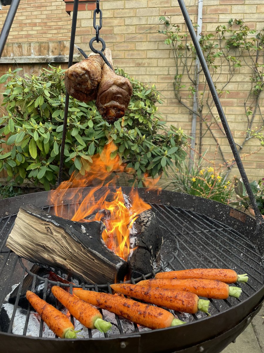 BenSulston's tweet photo. Great evening cooking on the kadai yesterday!
Canβt wait to cook for you all π¨π»βπ³π₯
#kadai #kadaifirebowl #kadaibbq #bbq #spring #summer #athohome #bensulstonathome #cooking #chef #cheflife #newconcept #excited #lovecooking #fire #manmakefire #cookingoverfire https://t.co/VtZU6DuFIs