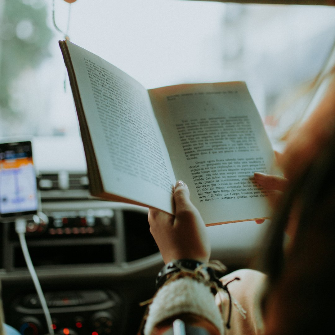 bibliotequesuv's tweet photo. Bon dia!! Preparats per les vacances? Nosaltres ja tenim el cotxe carregat i ben assortit de bones lectures.
Reserva hui els llibres al catàleg #Trobes, estarem fins dimecres per ací. #bibliotequesuv #reserves https://t.co/KDx4a4hDZo