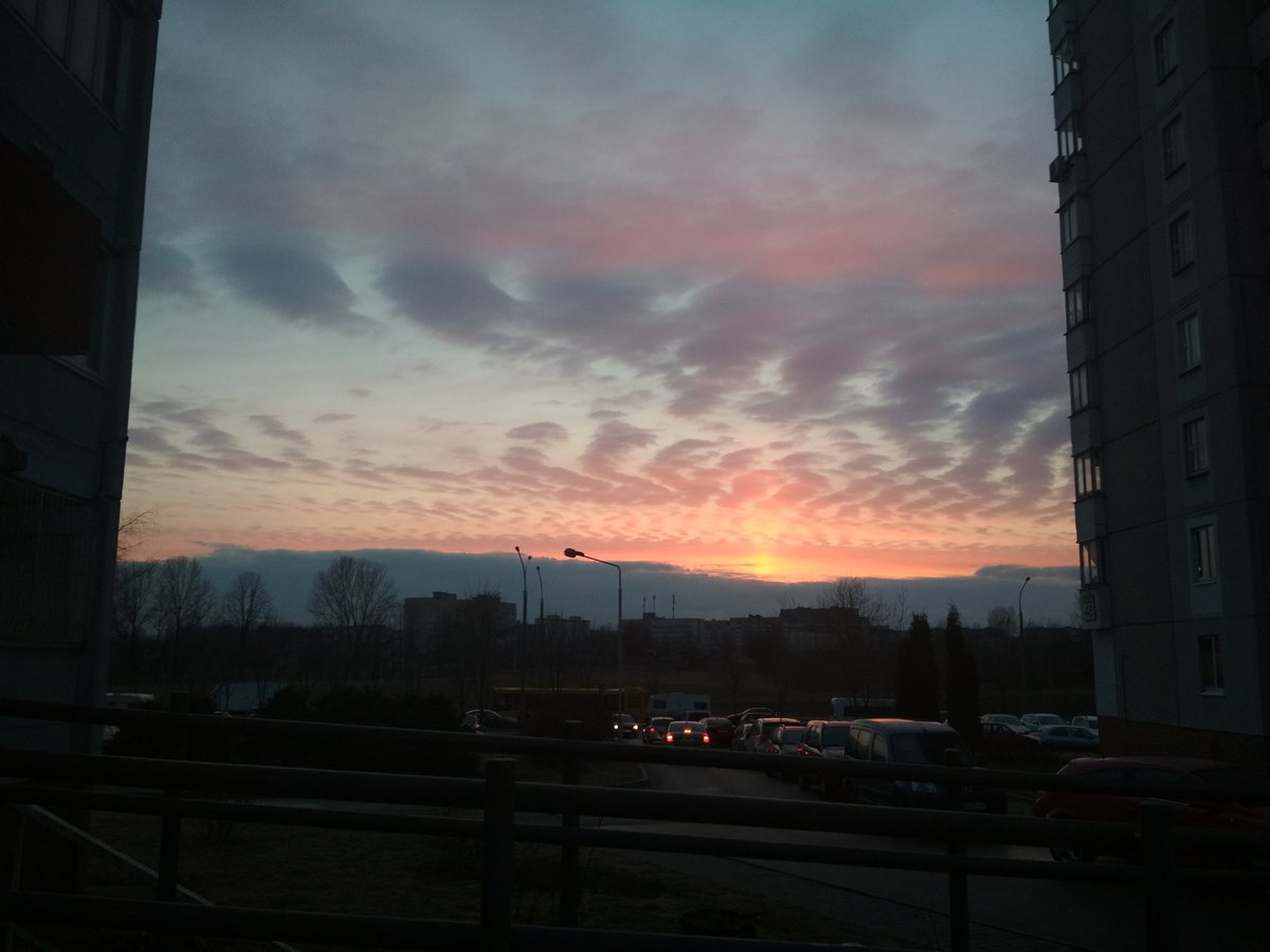 ggazikzed's tweet photo. Доброе утро всем, это закат!!!
Но это значит, что уже рассвет)))
Сложно, не понятно , но все будет добра)))
Понедельн��к, день тяжёлый, всем желаю хорошей недели))
<3<3
#юмор #жизнь #стример #любовь #рассветзакат #фото #twitch #life #lovelive https://t.co/6AvA7vzW9h
