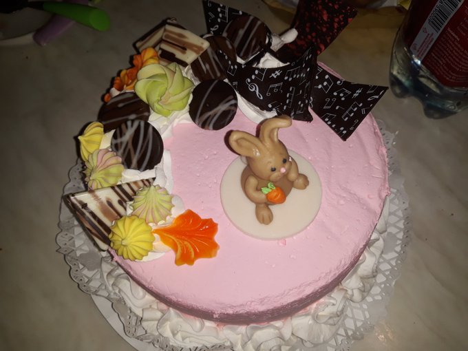 Előh&uacute;sv&eacute;tra kaptam ezt a gy&ouml;ny&ouml;rű tort&aacute;t 🤗 nagyon fini, k&ouml;sz&ouml;n&ouml;m sz&eacute;pen!  Legyen csod&aacute;s napotok! 😇Puszim