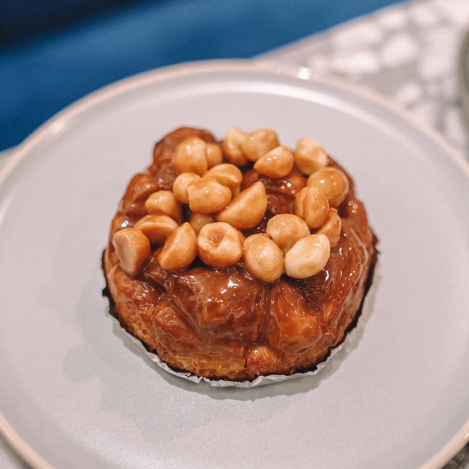 paidonnnn's tweet photo. ร้านครัวซองต์ชื่อดังจากนางลิ้นจี่บุกใจกลางเมืองแล้วววว 

Wondering cafe &amp; bakeshop 🥐
เป็นร้านครัวซองต์ที่เพชรชอบ top 5 เลยสำหรับร้านนี้ ดีใจมากเค้ามาเปิดที่เซ็นทรัลชิดลมแล้ว ใกล้บ้านขึ้นมากๆ ลงบีทีเอสก็ถึงเลย สาขานี้อยู่ในห้างอาจจะเล็กกว่านิดน��งแต่ที่นั่งมีเหลือเฟือเลย https://t.co/3xWjWf13kw