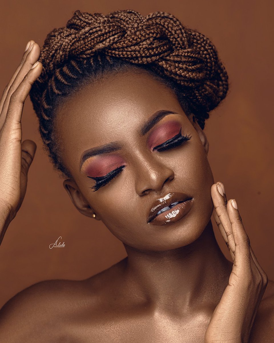 rheny_'s tweet photo. Happy New Week💖💖

"LESS IS MORE" Series
Framed and retouched by @jclicks_ 
Muse @becky_ola 
Mua @Mo_renikeh (rheny_glamour) https://t.co/4PP9hiJKtN