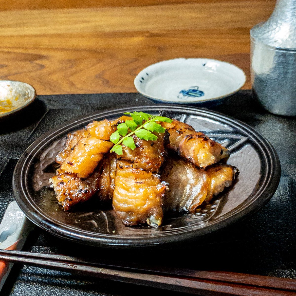 ArtisticNippon's tweet photo. A dish of grilled conger eel & warm sake! #kanzake #saké https://t.co/36Pu9MqwuW