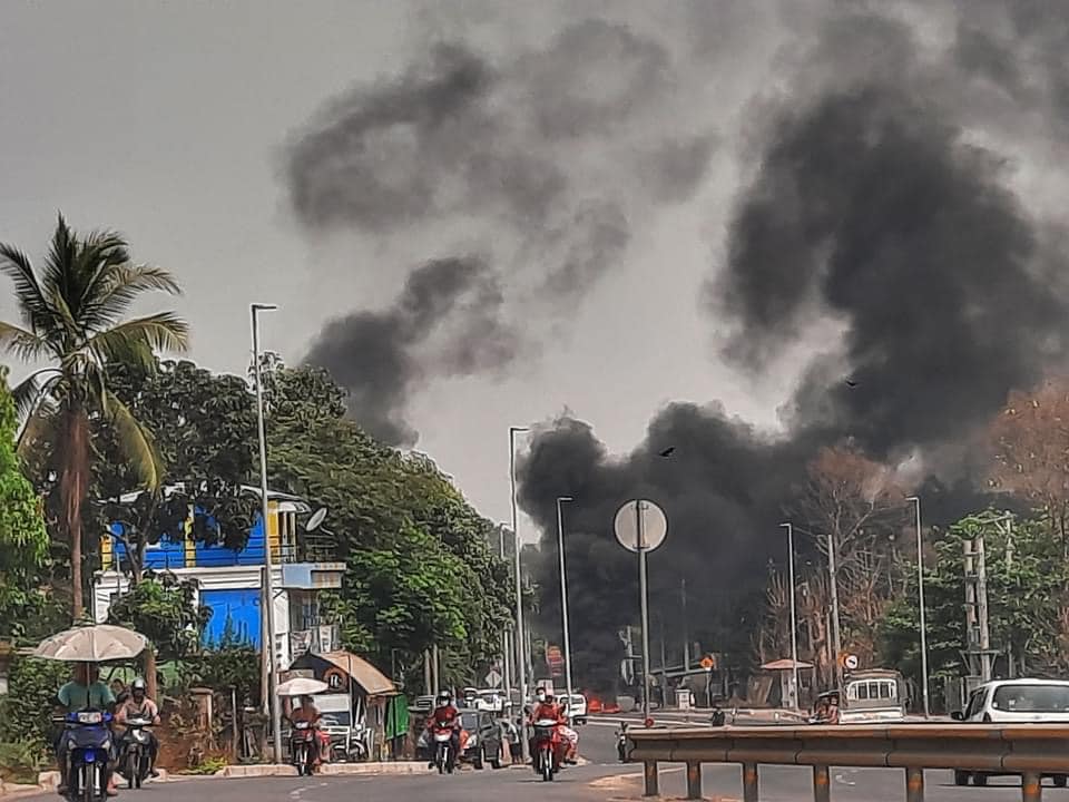 nslwin's tweet photo. Photos from Thanlyin, Yangon: 

Taken today.

#WhatsHappeninglnMyanmar #Mar29Coup #MilkTeaAlliance #AntiFascistRevolution2021 https://t.co/qGaIU9LS2c