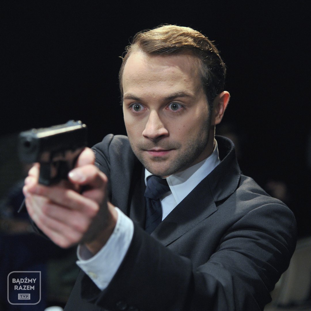 TVP's tweet photo. Spektakl "Tango" Sławomira Mrożka w reżyserii Jerzego Jarockiego dziś o 21:00 w #TeatrTelewizji w #TVP1 🎭 Znakomita obsada, a w niej https://t.co/5LT9nJDIj7.: 👉 #EwaWiśniewska 🌟 #JanFrycz 🌟 #JanEnglert i #KamillaBaar 👌 Tango to ostatnie dzieło Jerzego Jarockiego. https://t.co/boEZqP8Jey