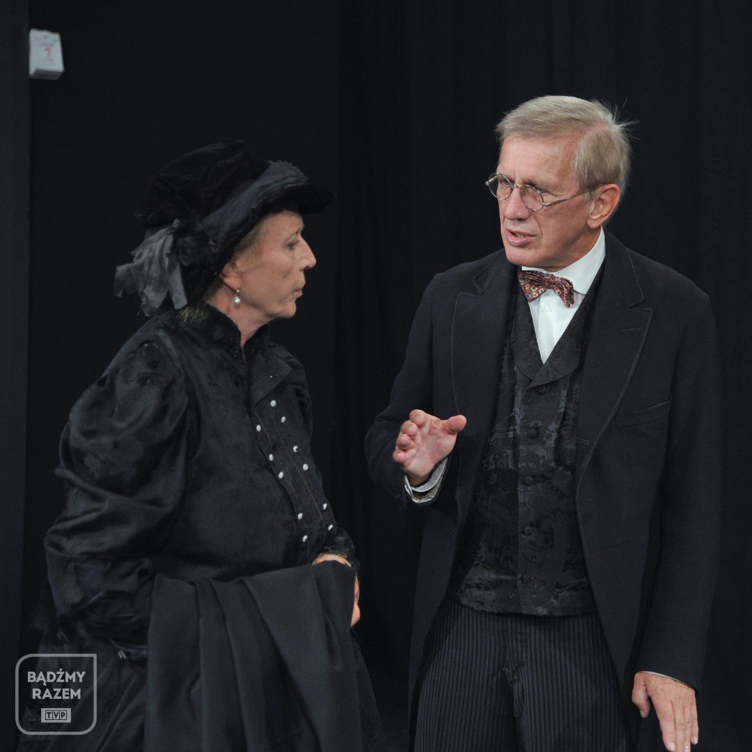 TVP's tweet photo. Spektakl "Tango" Sławomira Mrożka w reżyserii Jerzego Jarockiego dziś o 21:00 w #TeatrTelewizji w #TVP1 🎭 Znakomita obsada, a w niej https://t.co/5LT9nJDIj7.: 👉 #EwaWiśniewska 🌟 #JanFrycz 🌟 #JanEnglert i #KamillaBaar 👌 Tango to ostatnie dzieło Jerzego Jarockiego. https://t.co/boEZqP8Jey