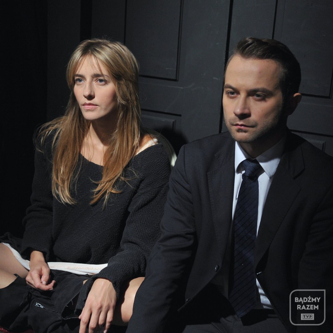 TVP's tweet photo. Spektakl "Tango" Sławomira Mrożka w reżyserii Jerzego Jarockiego dziś o 21:00 w #TeatrTelewizji w #TVP1 🎭 Znakomita obsada, a w niej https://t.co/5LT9nJDIj7.: 👉 #EwaWiśniewska 🌟 #JanFrycz 🌟 #JanEnglert i #KamillaBaar 👌 Tango to ostatnie dzieło Jerzego Jarockiego. https://t.co/boEZqP8Jey