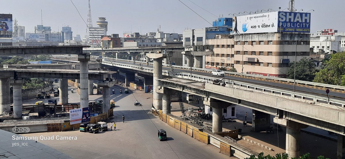 DevelopedSurat's tweet photo. #Double_Height #Fly_Over_Bridge over #Sahara_Darvaja Junction , #RailwayTrack & above #RingRoad
#ટેકસટાઇલ_માર્કેટ એરિયા માં #સહારા_દરવાજા & #રેલ્વે_ટ્રેક ની ઉપર #ડબલ_હાઇટ #ફ્લાયઓવર_બ્રિજ
#Surat #Gujarat #yes_icc #CentralZone #VarachhaZone #LimbayatZone
Clicked by #FenilThakkar https://t.co/UDDkBqKMor