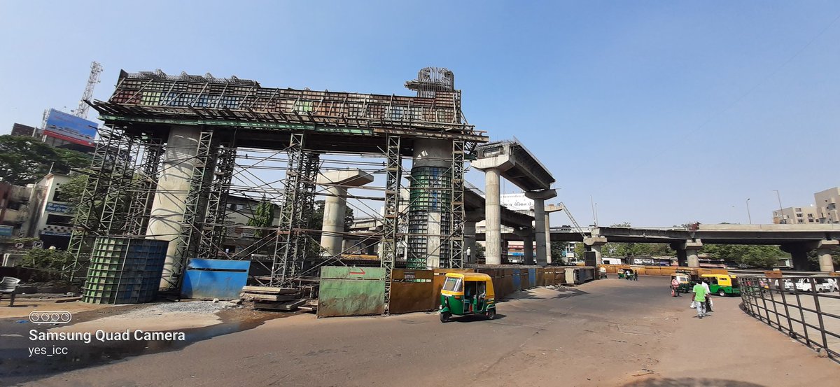DevelopedSurat's tweet photo. #Double_Height #Fly_Over_Bridge over #Sahara_Darvaja Junction , #RailwayTrack & above #RingRoad
#ટેકસટાઇલ_માર્કેટ એરિયા માં #સહારા_દરવાજા & #રેલ્વે_ટ્રેક ની ઉપર #ડબલ_હાઇટ #ફ્લાયઓવર_બ્રિજ
#Surat #Gujarat #yes_icc #CentralZone #VarachhaZone #LimbayatZone
Clicked by #FenilThakkar https://t.co/UDDkBqKMor