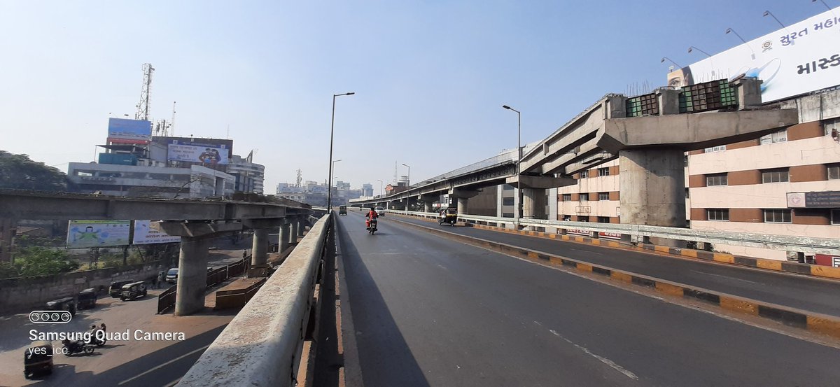 DevelopedSurat's tweet photo. #Double_Height #Fly_Over_Bridge over #Sahara_Darvaja Junction , #RailwayTrack & above #RingRoad
#ટેકસટાઇલ_માર્કેટ એરિયા માં #સહારા_દરવાજા & #રેલ્વે_ટ્રેક ની ઉપર #ડબલ_હાઇટ #ફ્લાયઓવર_બ્રિજ
#Surat #Gujarat #yes_icc #CentralZone #VarachhaZone #LimbayatZone
Clicked by #FenilThakkar https://t.co/UDDkBqKMor